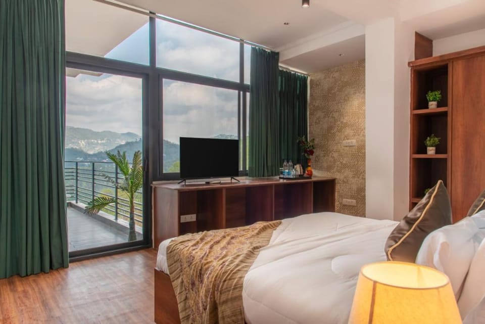 Royal apartment Hillcrest kasauli Restaurant Lift Rooftop self cooking 7o1827o7o3 Apartment in Himachal Pradesh