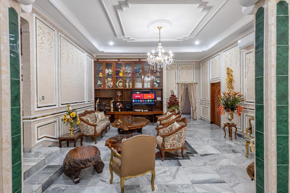 Property building, Living room, Seating area, Dining area