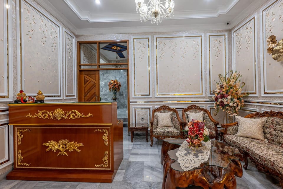 Property building, Living room, Lobby or reception, Seating area