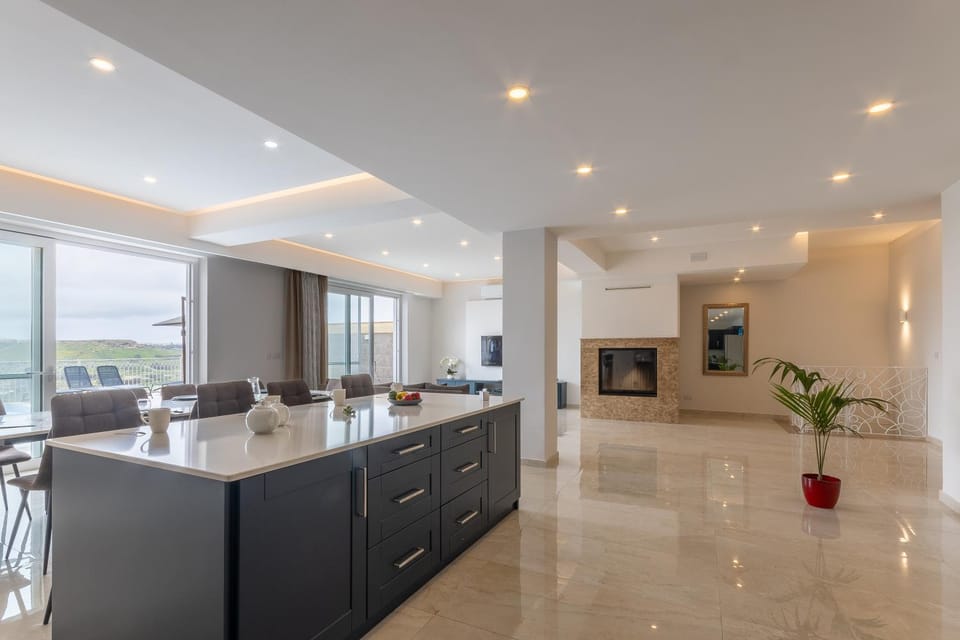 Living room, Dining area