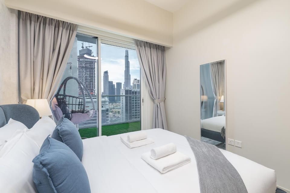 Burj View - Chic 2BR - 5min Dubai mall Canal Apartment in Dubai