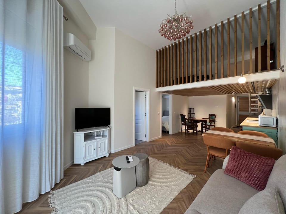 TV and multimedia, Kitchen or kitchenette, Living room