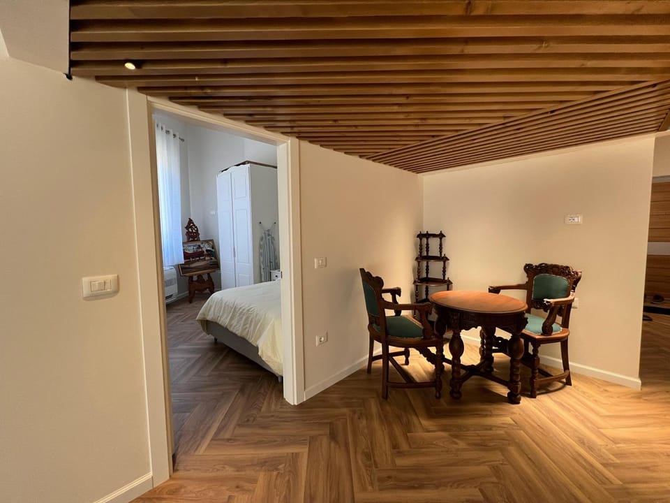 Living room, Photo of the whole room, Seating area, Dining area