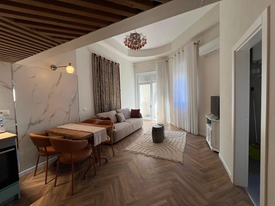 Living room, Photo of the whole room, Seating area