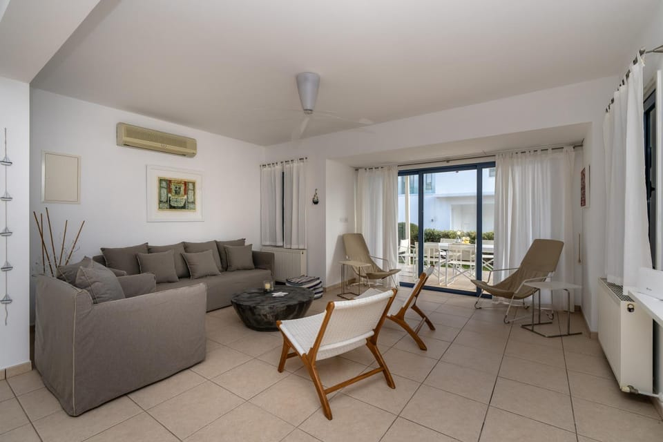 Patio, Living room, air conditioner
