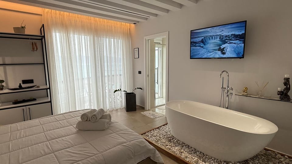 H Y P n O S E by Sea View Suites Apartment in Vlorë