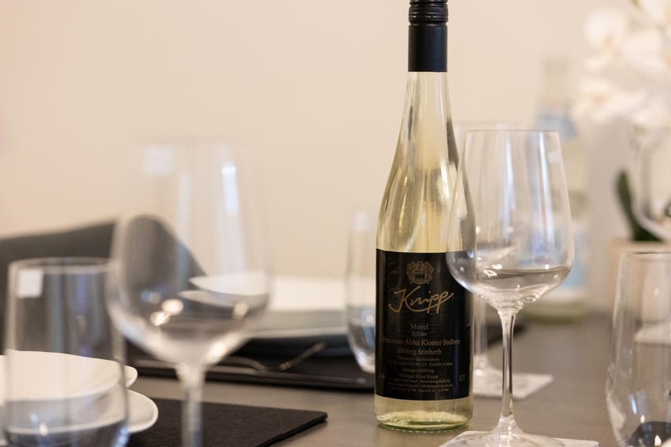 Food and drinks, Dining area, Drinks, Alcoholic drinks