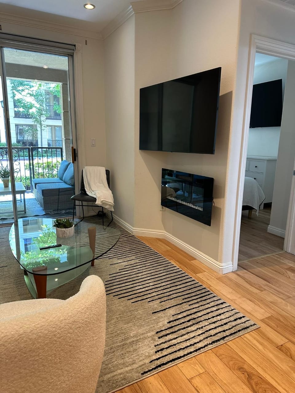 Communal lounge/ TV room, TV and multimedia, Living room, Seating area, Evening entertainment