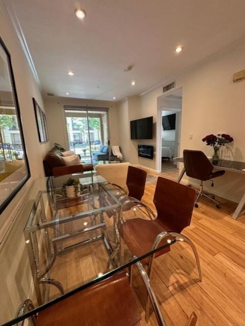 TV and multimedia, Living room, Dining area