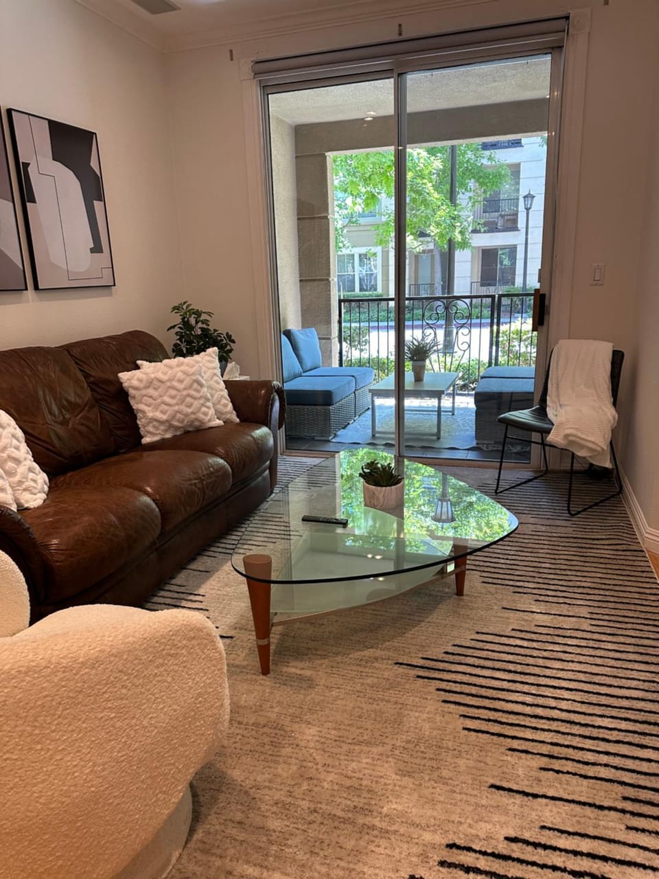 Living room, Seating area