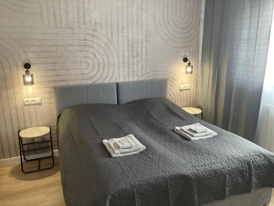 Photo of the whole room, Bedroom, towels