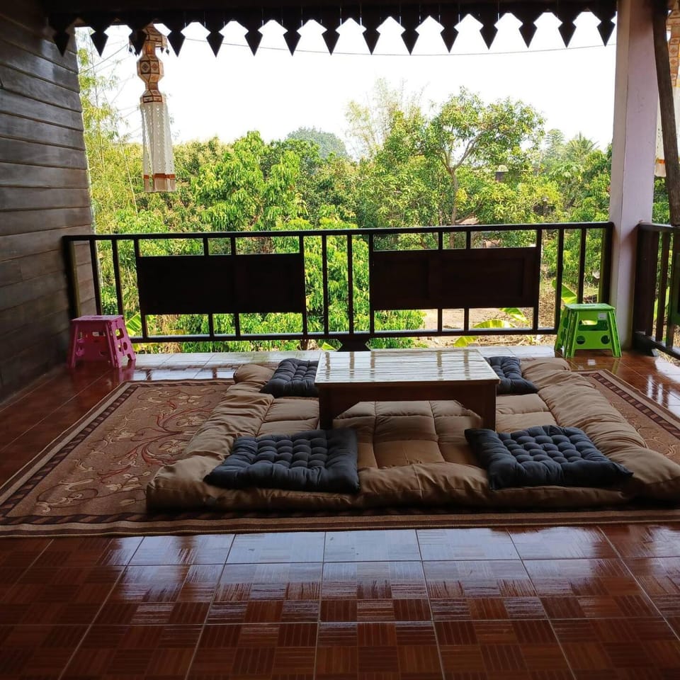 Day, Garden, Balcony/Terrace, Living room, Seating area, Dining area, Garden view