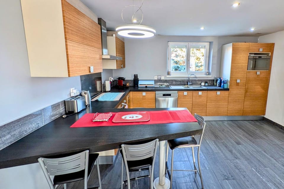 Dining area, kitchen