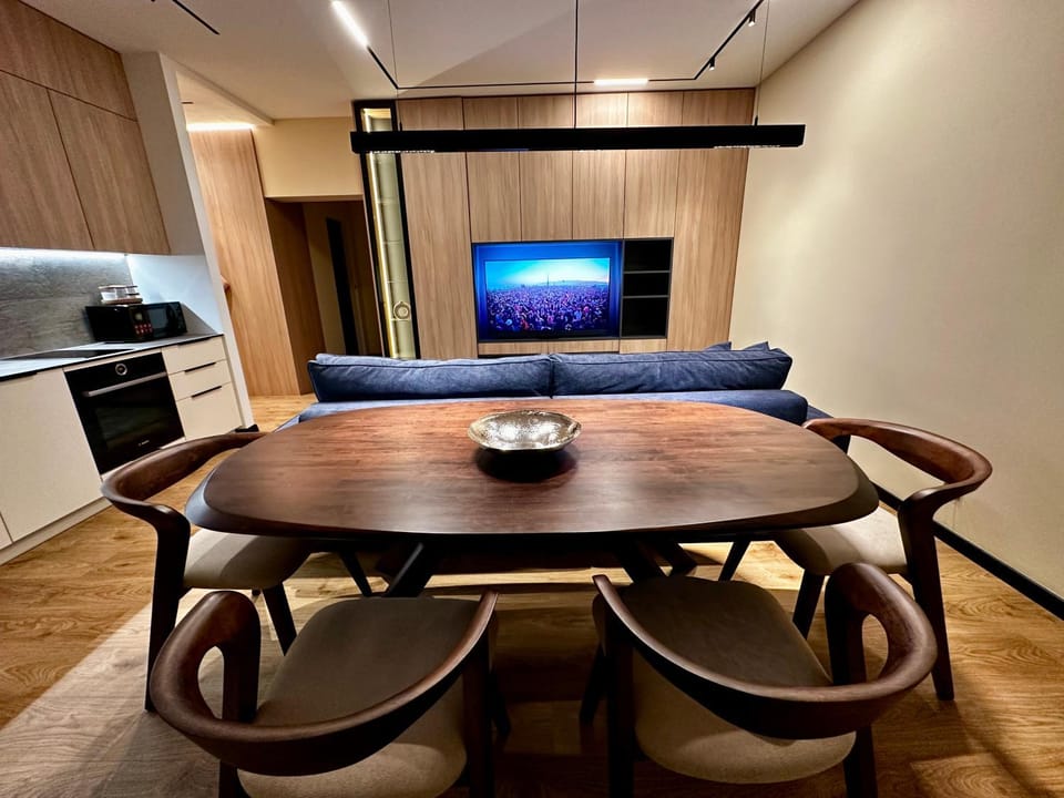 TV and multimedia, Living room, Seating area, Dining area