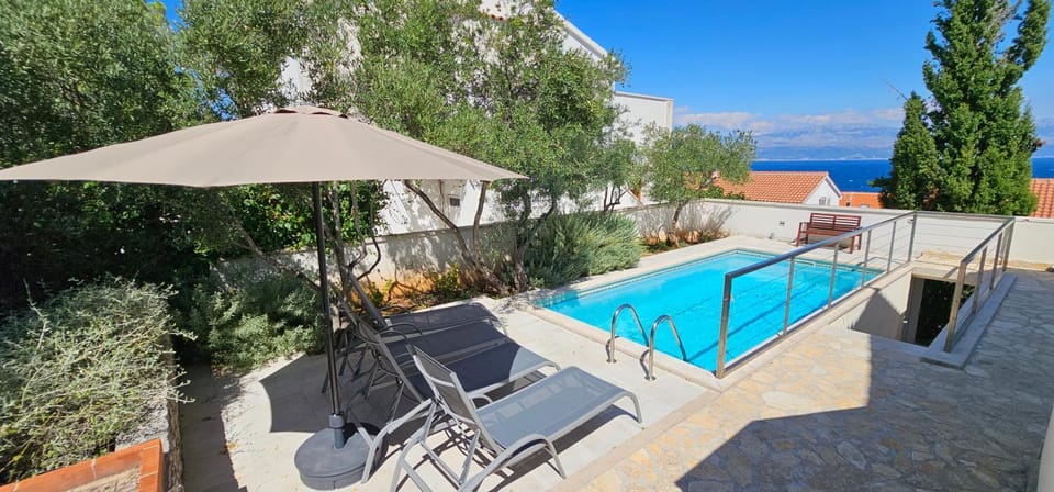 Day, Natural landscape, Pool view, Swimming pool