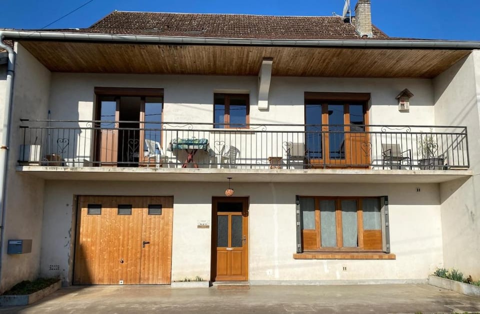 Property building, Balcony/Terrace, Parking