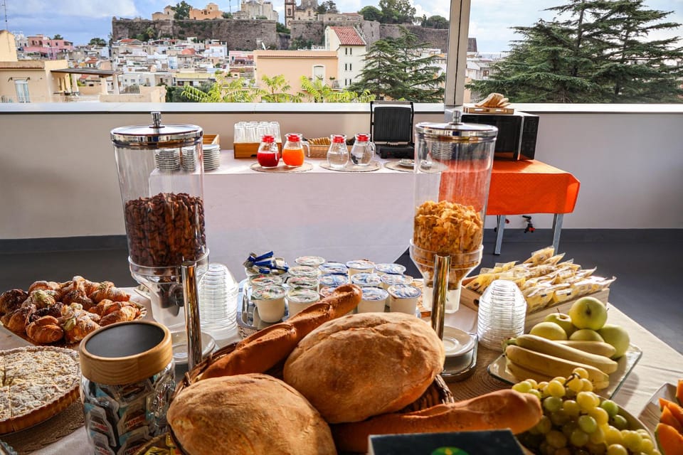 Food and drinks, Breakfast, Continental breakfast, Buffet breakfast, Italian breakfast, American breakfast