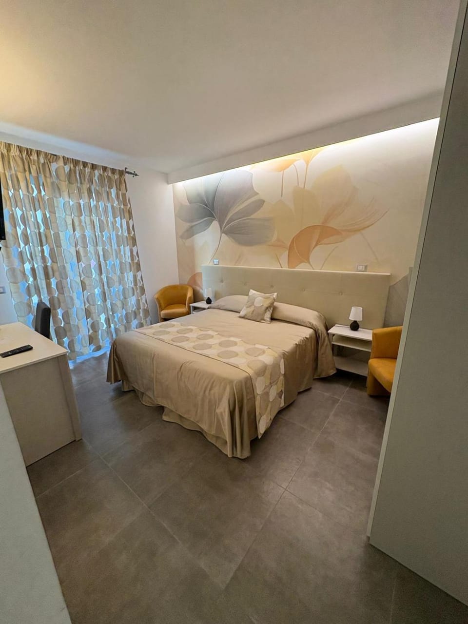 View (from property/room), Balcony/Terrace, City view, Landmark view, Sea view, Street view, Area and facilities, Family, Quiet street view