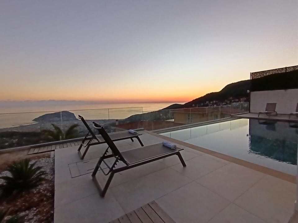 Charming Villa with a Pool House in Antalya Province