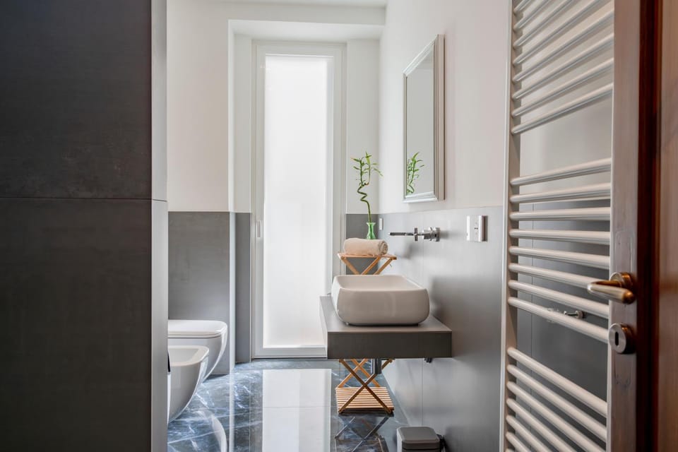 Bed, Bathroom, Photo of the whole room, towels