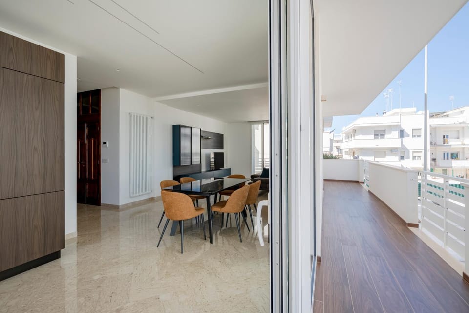 Patio, Communal lounge/ TV room, TV and multimedia, View (from property/room), Balcony/Terrace, Kitchen or kitchenette, Living room, Seating area, Dining area, Evening entertainment