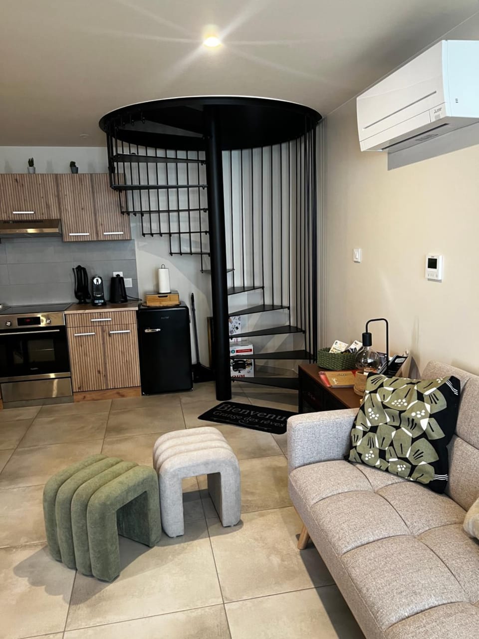 Kitchen or kitchenette, Seating area