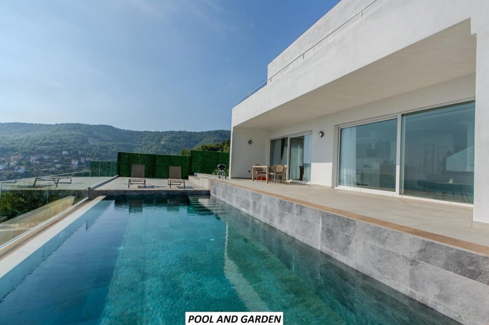 Luxury by the Alanya Coast House in Antalya Province