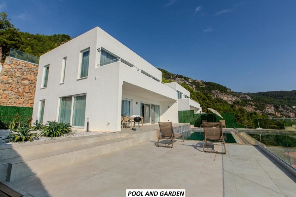 Panoramic Villa with a Pool House in Antalya Province