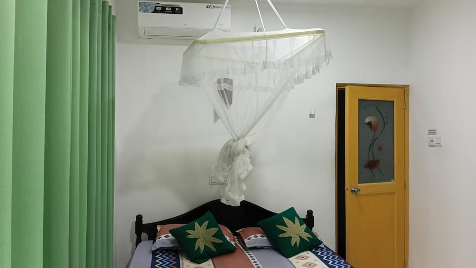 Bed, Bedroom, air conditioner
