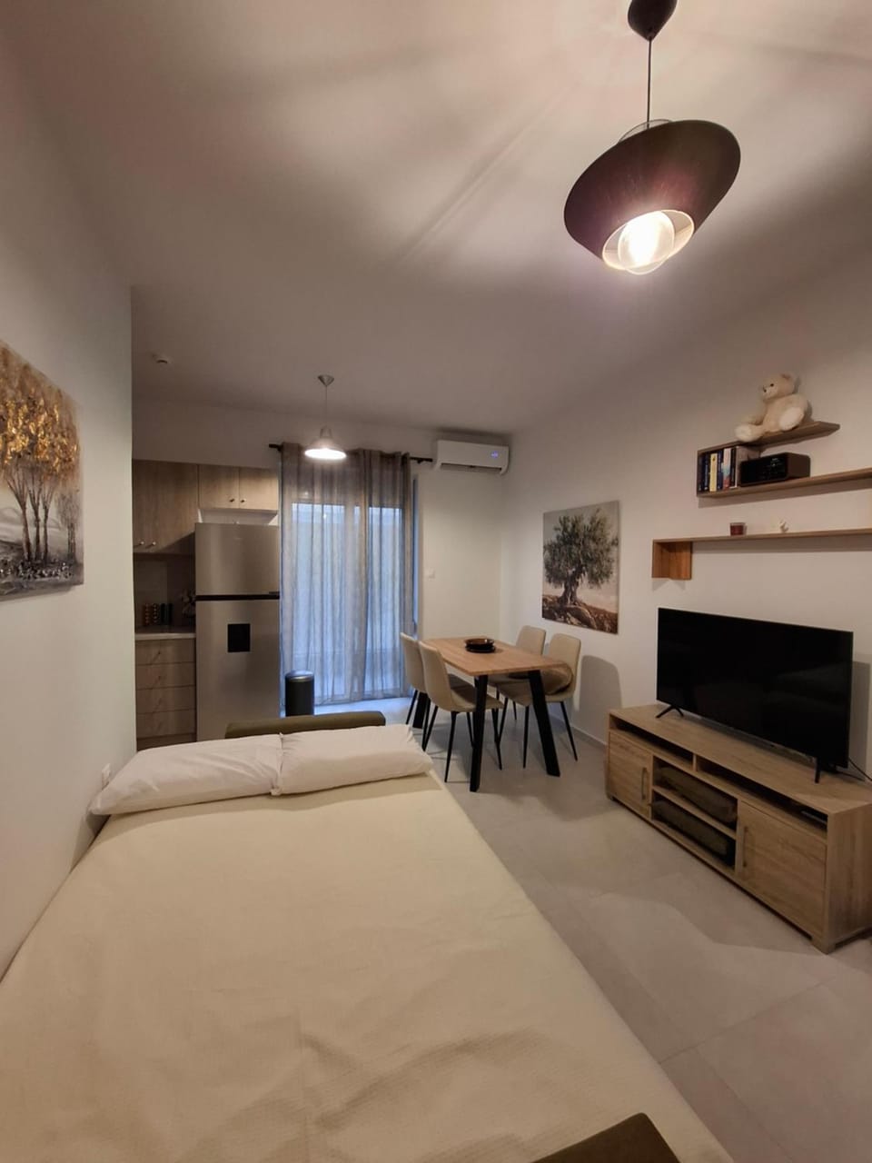 Bed, Seating area
