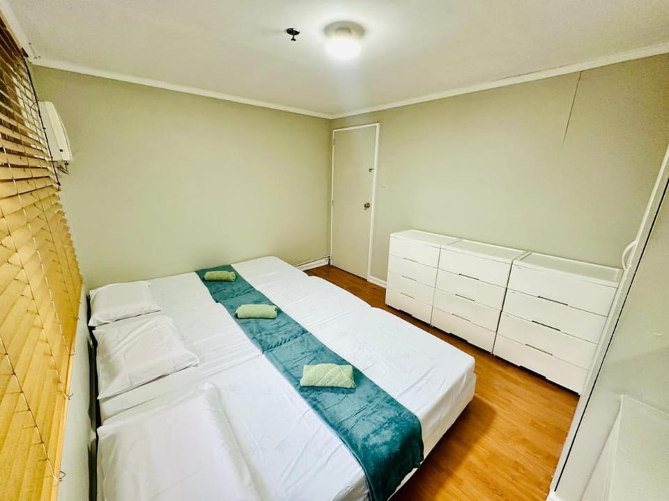 LetStay at Delsa 402 3-BR Condo 120-Sqm Apartment in Quezon City