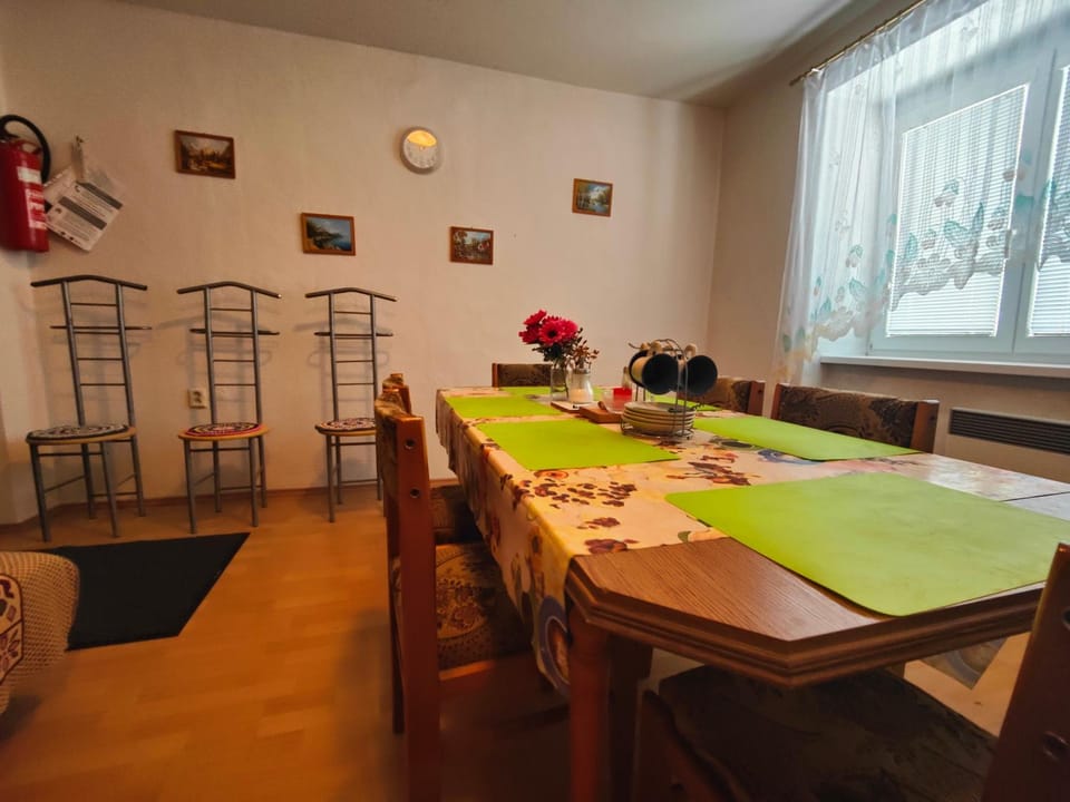 Kitchen or kitchenette, Seating area, Dining area