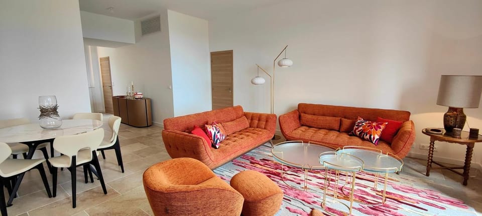 Spacious T3 with balcony - beautiful sea view Apartment in Saint-Raphael