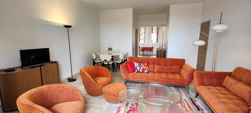 Spacious T3 with balcony - beautiful sea view Apartment in Saint-Raphael