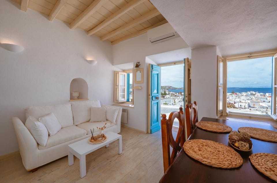 Natural landscape, View (from property/room), Balcony/Terrace, Living room, Seating area, Dining area, Sea view