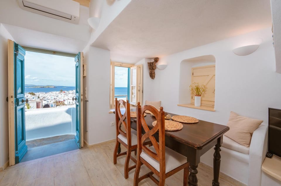 View (from property/room), Balcony/Terrace, Living room, Seating area, Dining area, air conditioner