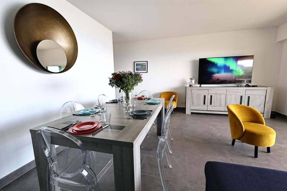 TV and multimedia, Living room, Dining area