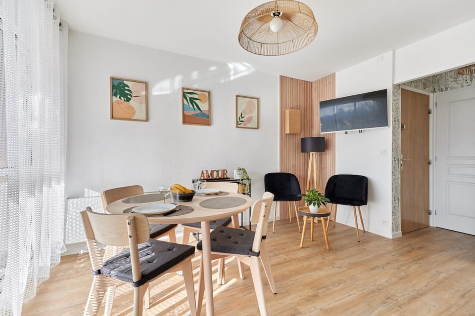 Communal lounge/ TV room, Dining area