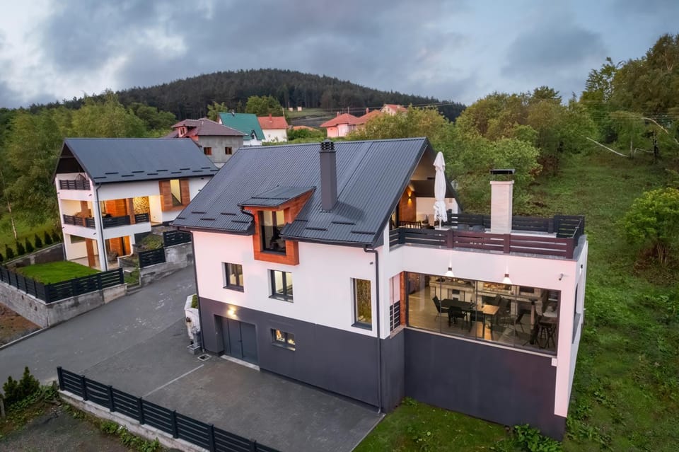 Property building, Day, Natural landscape, Mountain view