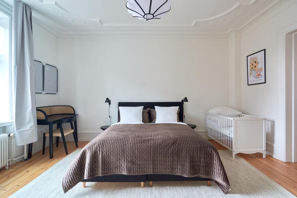 Bed, Photo of the whole room, Bedroom, wardrobe