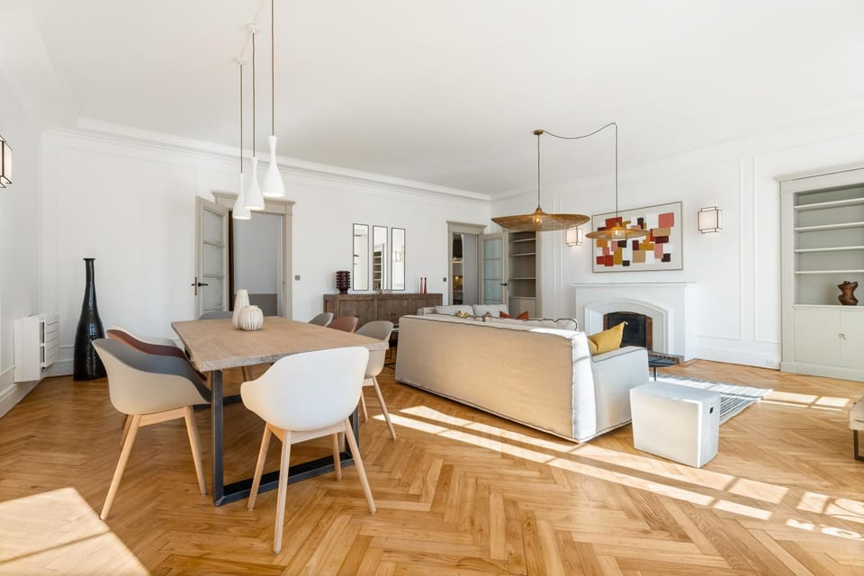 Living room, Seating area, Dining area