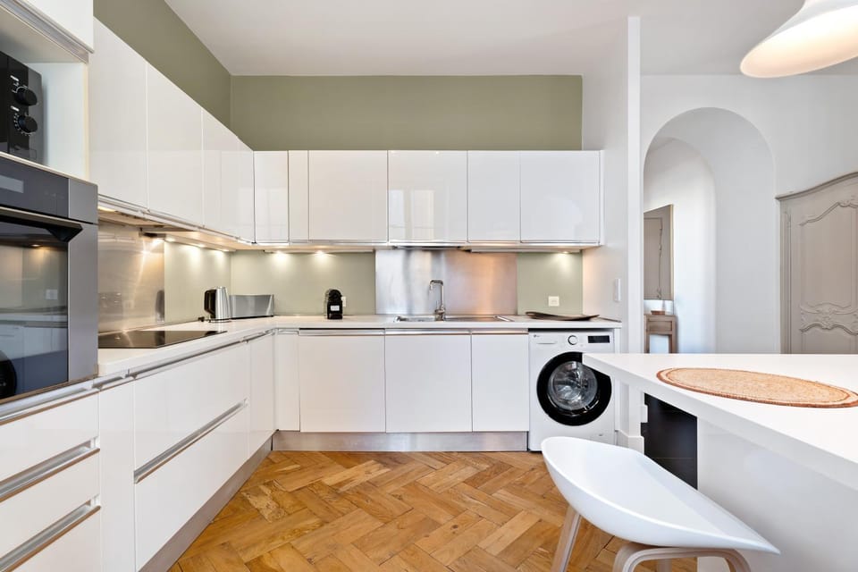 Kitchen or kitchenette, dishwasher, oven, pet friendly, stove, toaster
