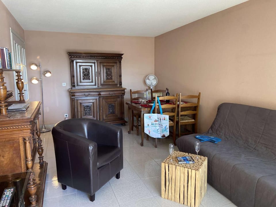 Appartement 2 pièces avec terrasse et parking, proche thalassothérapie Apartment in Fréjus