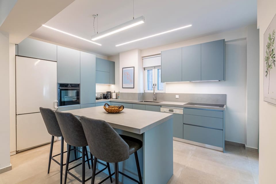 Casa Civique A Modern City Apartment with Balcony, Parking, Aircon & Elevator Apartment in Heraklion