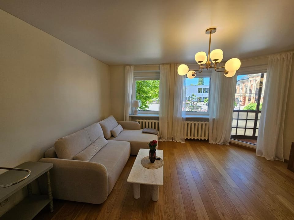 Living room, Seating area, internet
