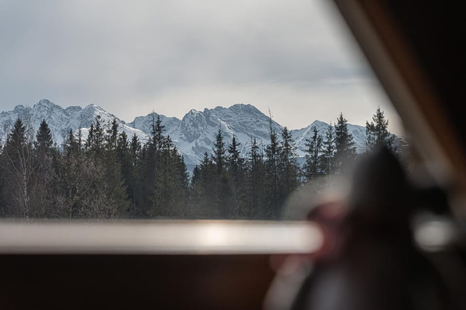Nearby landmark, Natural landscape, Mountain view