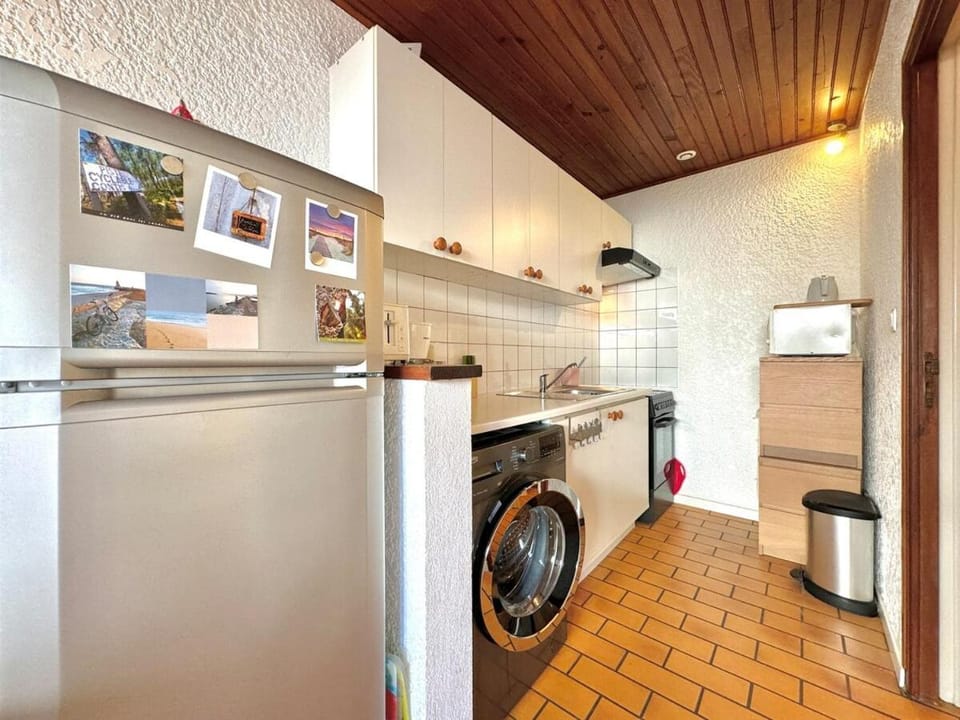 Kitchen or kitchenette, oven, stove, toaster, washing machine