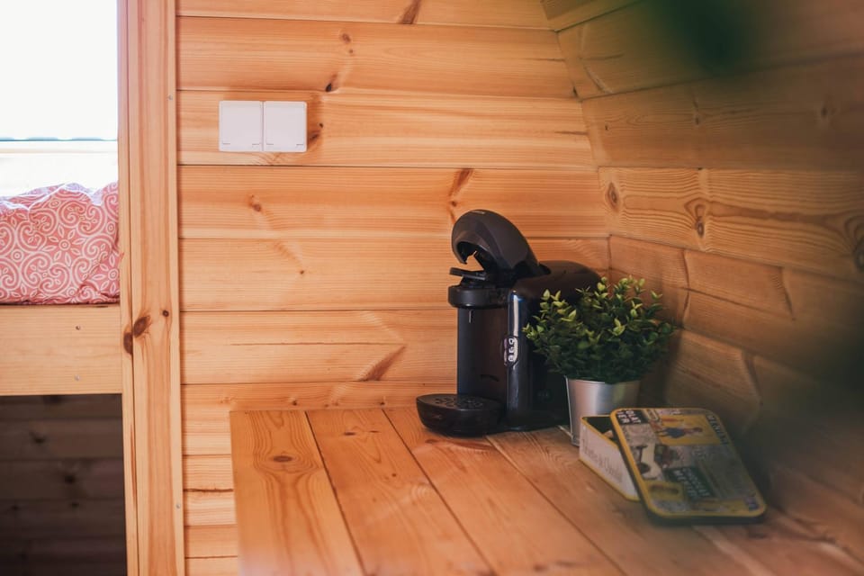 Tonneau en bois insolite au coeur du Charolais Nature lodge in Bourgogne-Franche-Comté