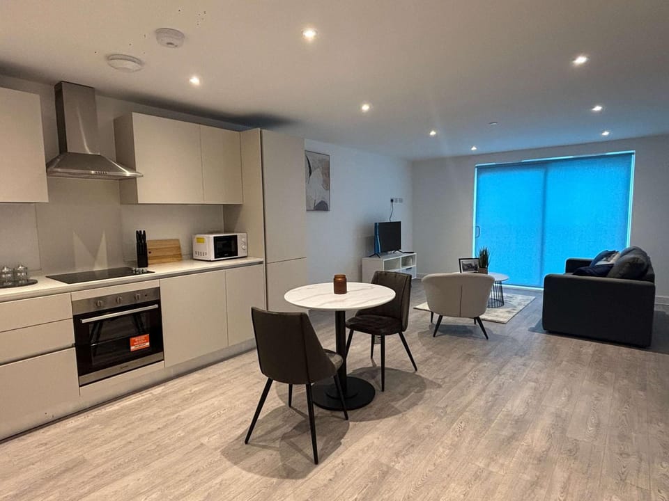 TV and multimedia, Kitchen or kitchenette, Living room, Seating area, Dining area, oven, stove, toaster