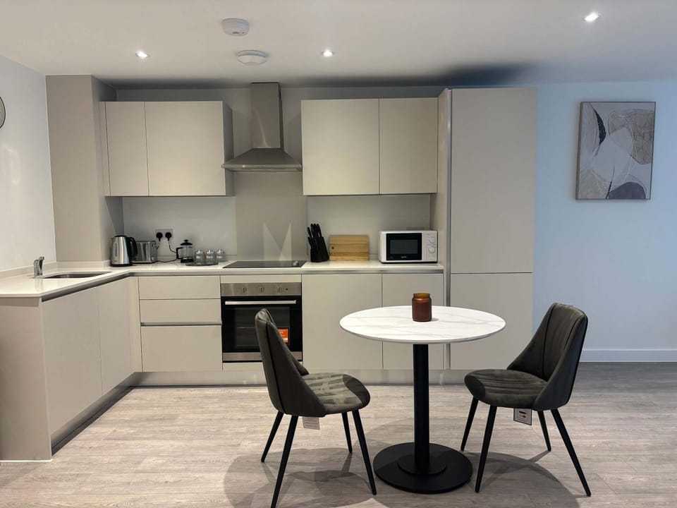 Kitchen or kitchenette, Dining area